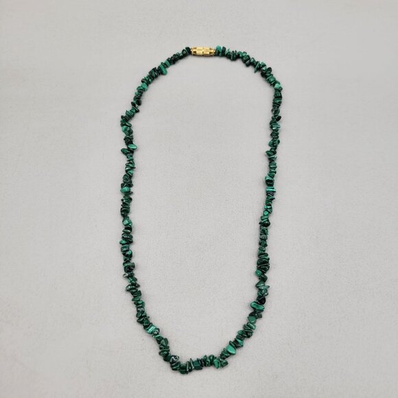 Malachite Chip Bead Necklace Gold Tone Barrel Clasp Closure - Picture 2 of 4